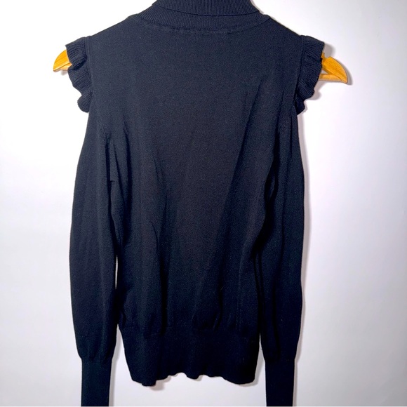 TCEC‎ Cold Shoulder Sweater - Picture 2 of 6